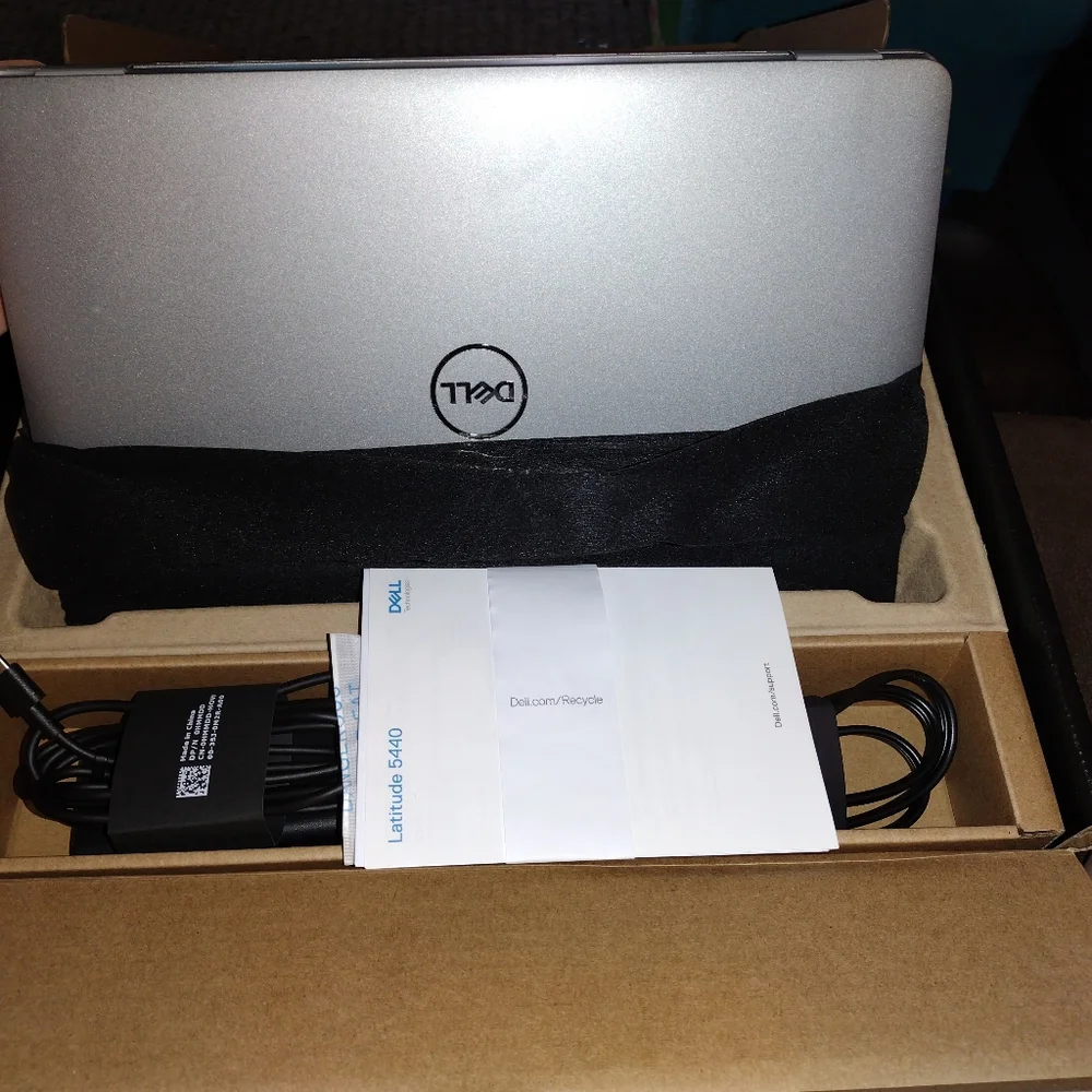 BRAND NEW DELL LATITUDE 5440 LAPTOP WITH BRAND NEW DELL CARRY BAG